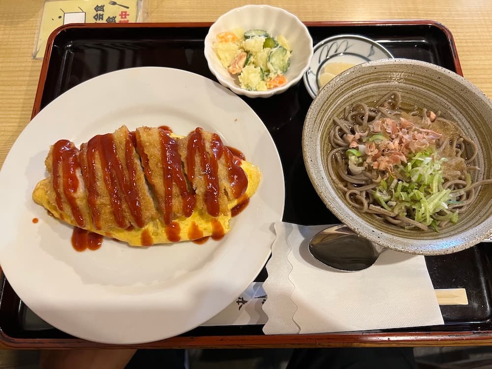 画像 いろは本店のボルガライスと越前おろしそばのセット
