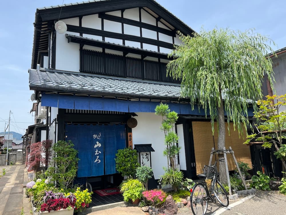 画像 越前おろしそばの名店「やまむろ」の外観