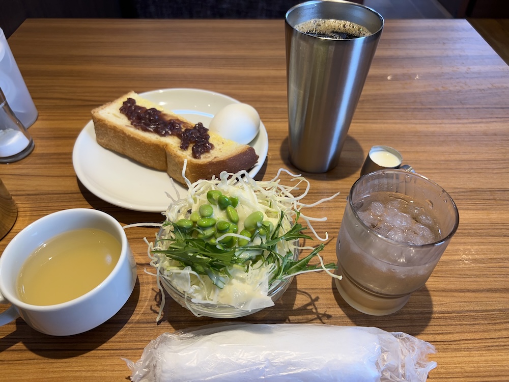 カフェド伊万里のモーニング（ドリンク・スープ・トースト・サラダ）400円